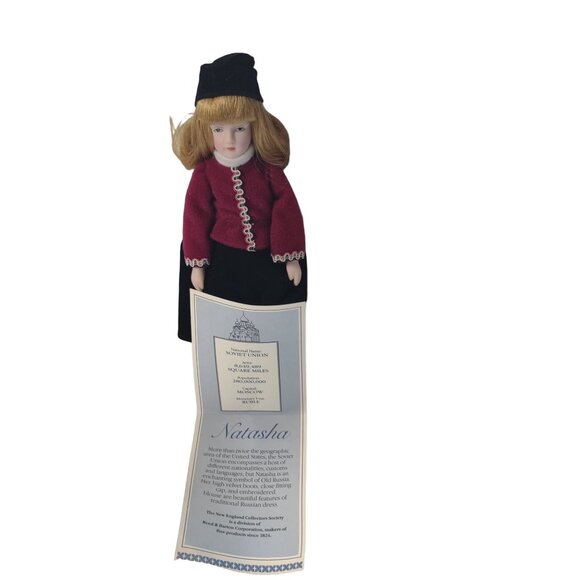 Children Of The World Porcelain Doll Collection Natasha With Blonde Hair & Tra - Picture 2 of 7